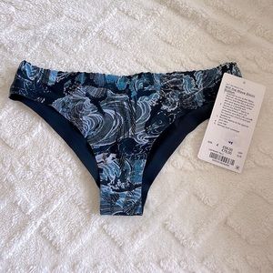 Lululemon Bikini Bottom (Will the Wave) NEVER WORN
